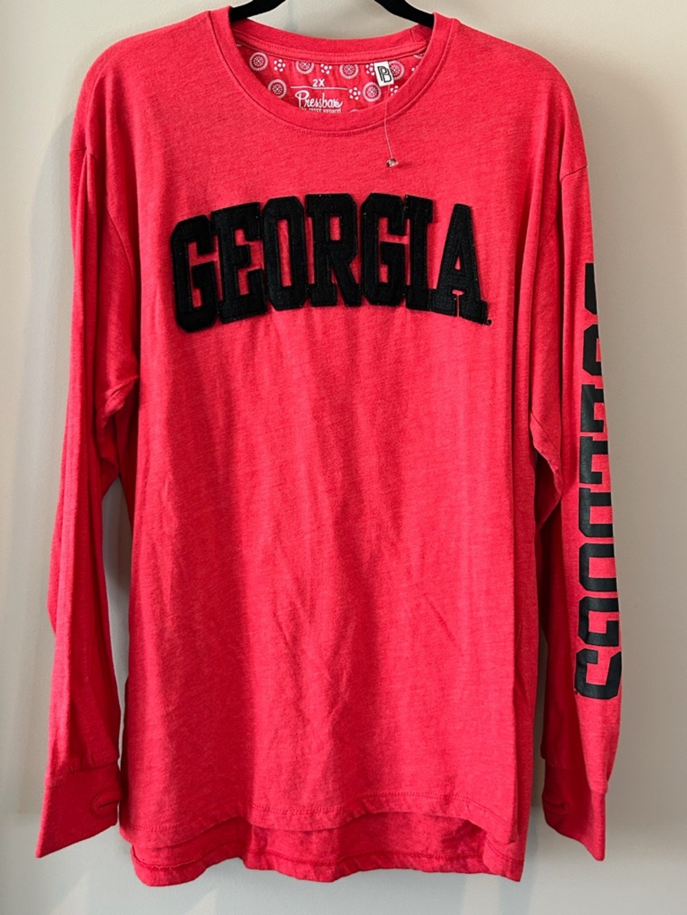 Pressbox Georgia red tee w/ Bulldogs sleeve, thumb holes NWOT 2X fits like Large